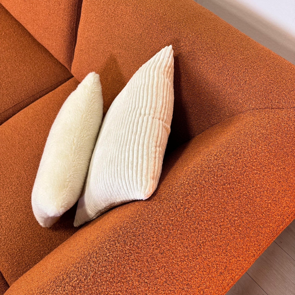 Canapé d'angle Maël en tissu bouclé couleur terracotta - droit 