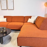 Canapé d'angle Maël en tissu bouclé couleur terracotta - gauche 