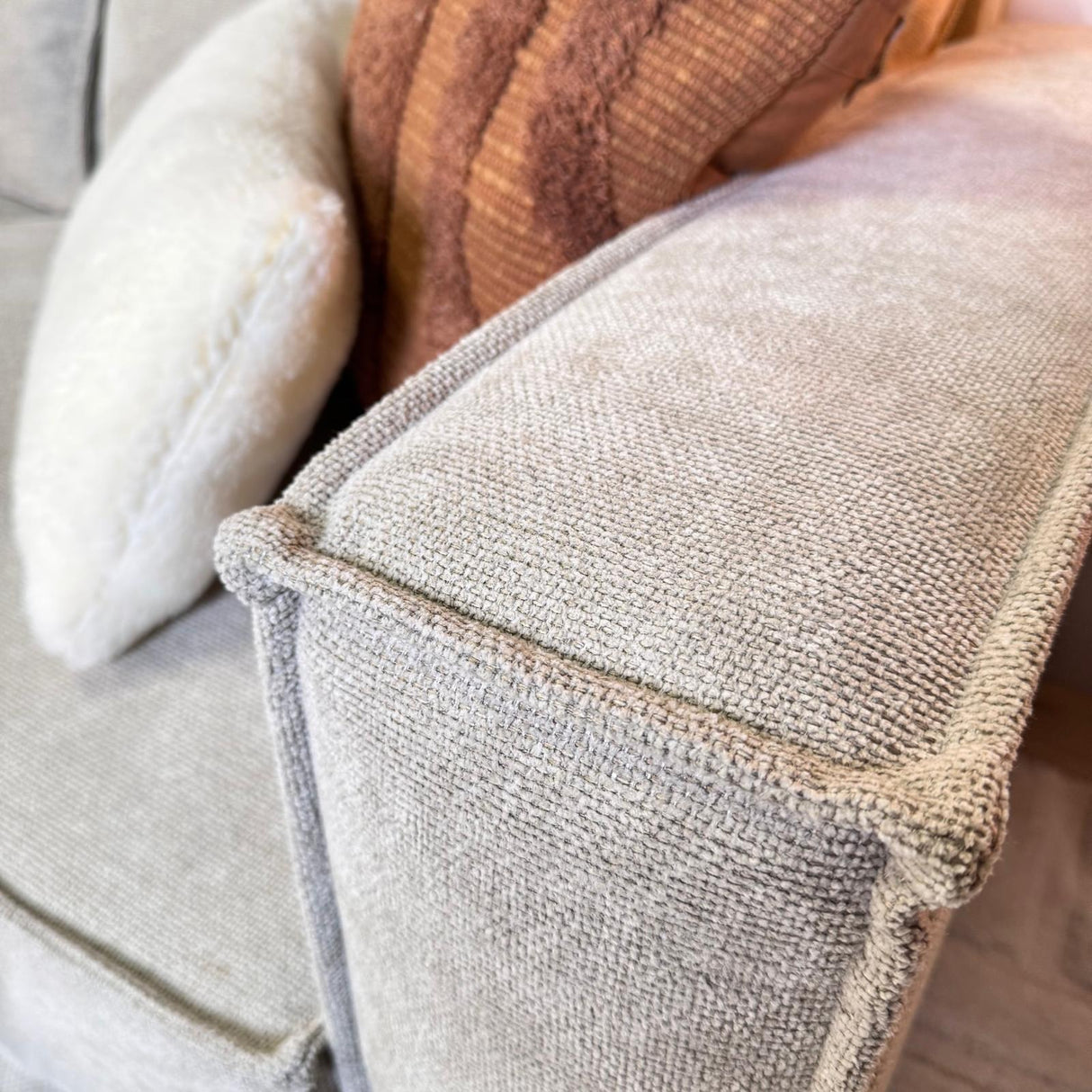 Canapé d'angle avec chaise longue beige en chenille Yara - gauche 