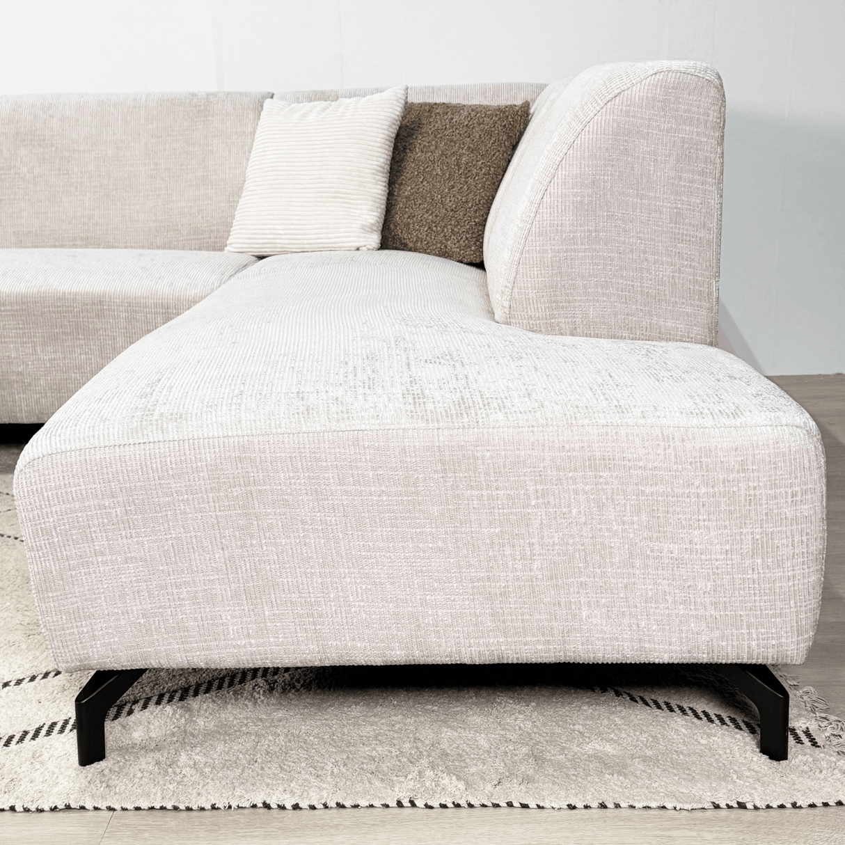 Canapé d'angle avec chaise longue en tissu chenille beige Manon - droit 