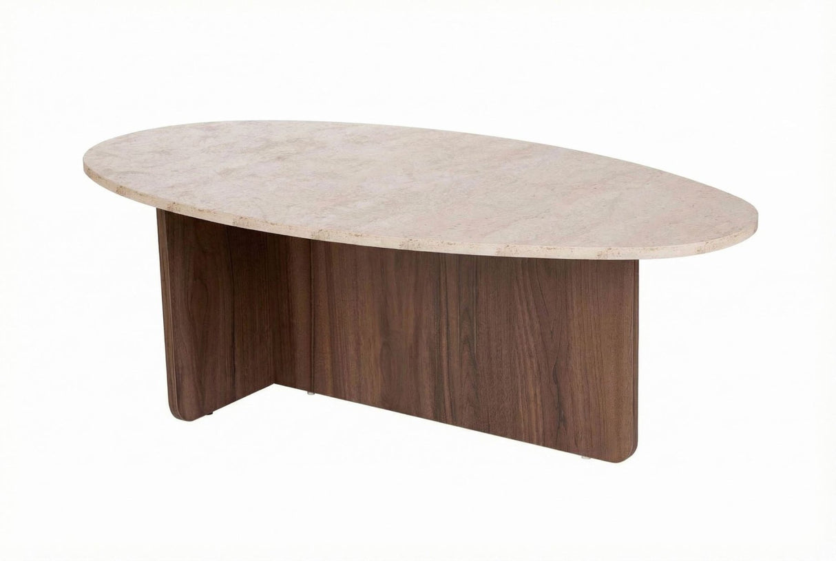 Witfoto kiezelvormige salontafel met een travertin-look blad en walnoot melamine onderstel. Japandi design van 120x60cm.