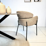 Chaise de salle à manger Lola tissu bouclé beige avec dossier et accoudoirs ronds 