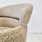 Chaise de salle à manger Lola tissu bouclé beige avec dossier et accoudoirs ronds 