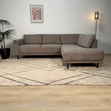 Canapé d'angle moderne 3 places à droite en taupe en tissu Aniko avec lounge 240x197x78 cm 