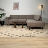 Canapé d'angle moderne 3 places à droite en taupe en tissu Aniko avec lounge 240x197x78 cm 