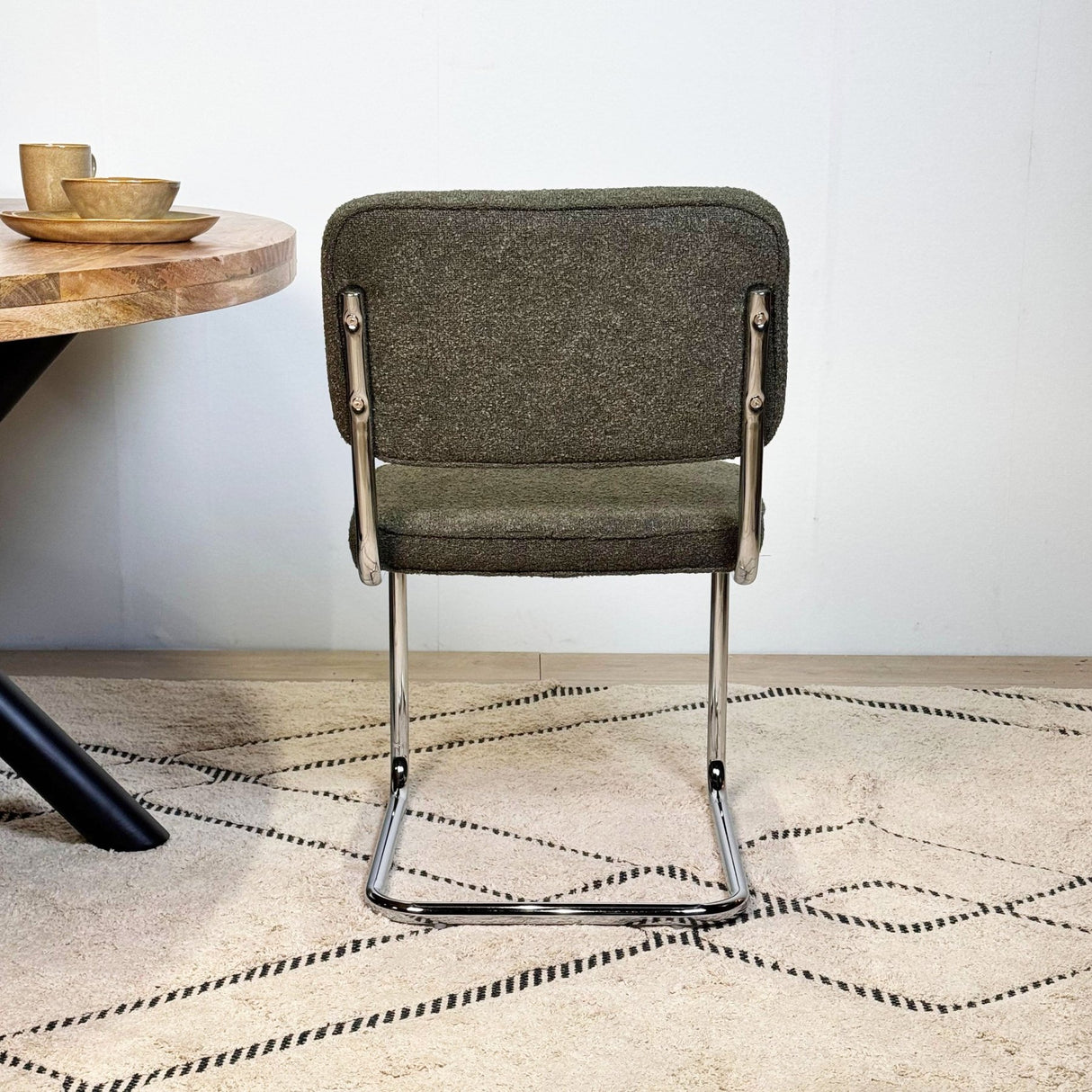 Chaise de salle à manger moderne verte en tissu bouclé Sway - cadre en chrome - sans accoudoirs 