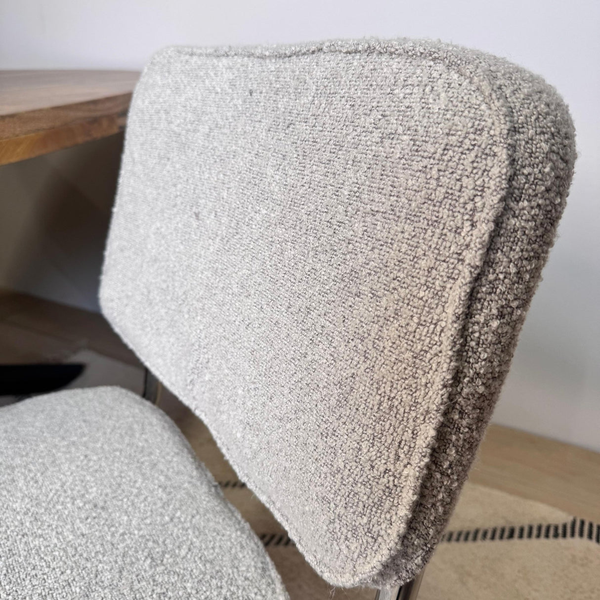 Chaise de salle à manger moderne verte en tissu bouclé Sway - cadre en chrome - sans accoudoirs 