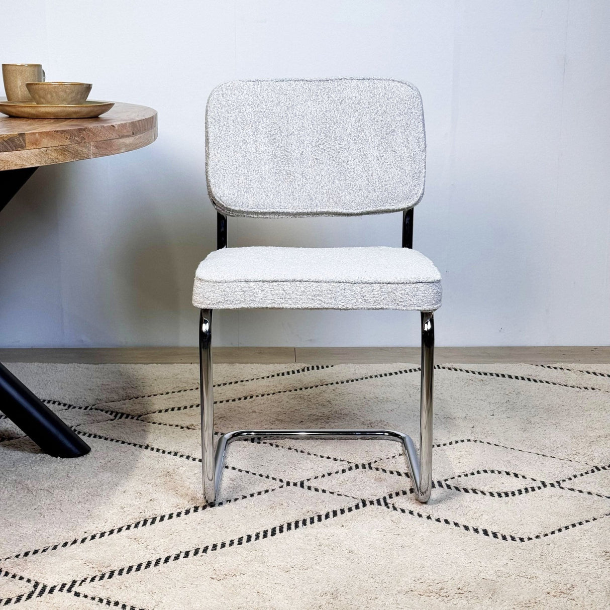 Chaise de salle à manger moderne verte en tissu bouclé Sway - cadre en chrome - sans accoudoirs 