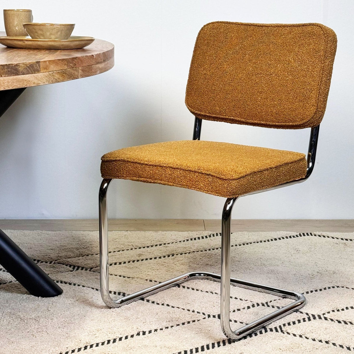Chaise de salle à manger moderne en tissu bouclé cuivre Sway - cadre en chrome - sans accoudoirs 