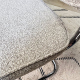 Chaise de salle à manger moderne couleur sable en tissu bouclé Sway - cadre en chrome - sans accoudoirs 