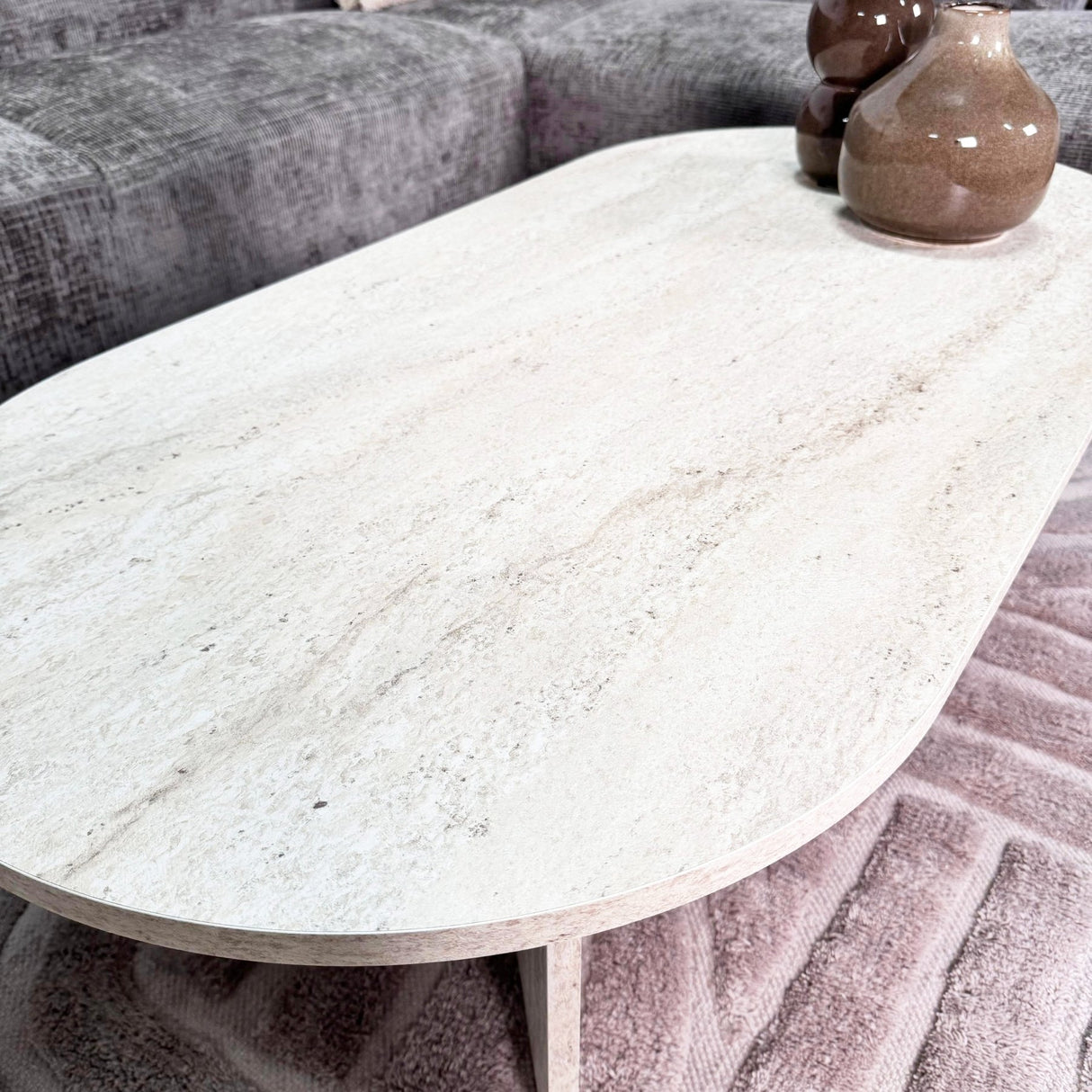 Table basse ovale aspect travertin Sabla - 119x60 