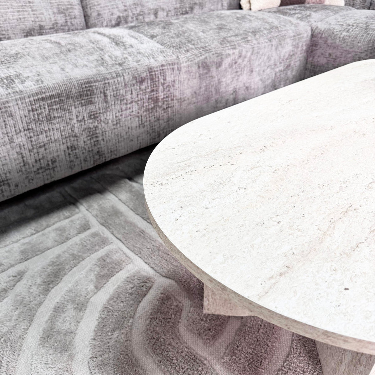 Table basse ovale aspect travertin Sabla - 119x60 