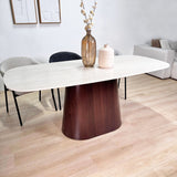 Ensemble de meubles complet : Table à manger Lea en pierre frittée aspect marbre travertin - cadre en noyer + 4 chaises de salle à manger Lisa en bouclé gris 