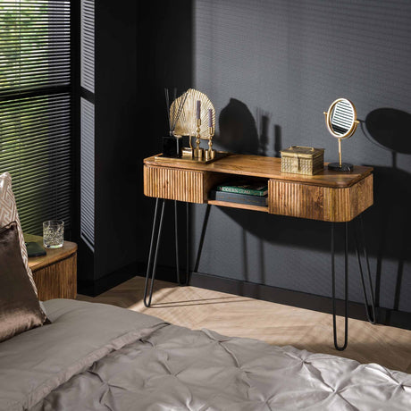 Coiffeuse Maria DH Interior Mango LxlxH 116x47x29 Bois de manguier Photo d'ambiance vue de face diagonale