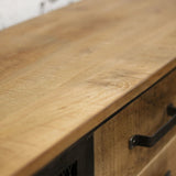Buffet Bryce Dimehouse Marron LxlxH 153x80x40 Bois de manguier Détail de la photo d'ambiance