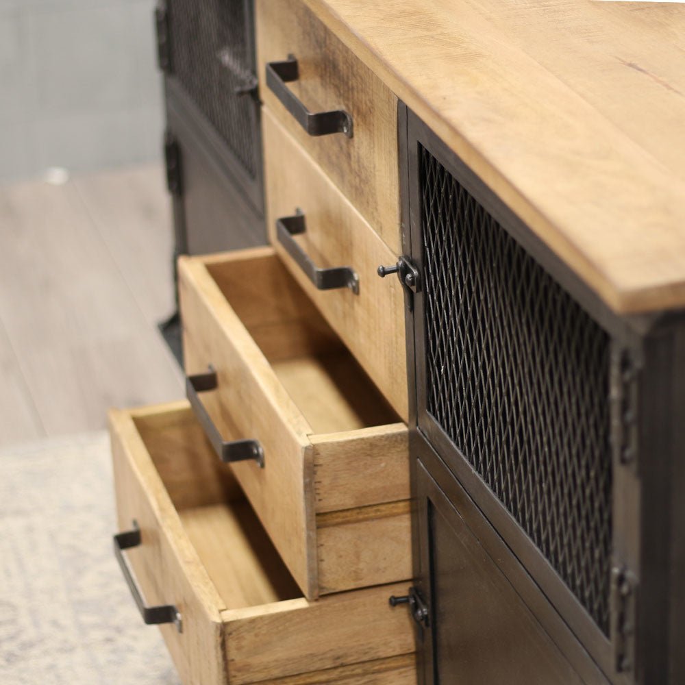 Buffet Bryce Dimehouse Marron LxlxH 153x80x40 Bois de manguier Détail de la photo d'ambiance